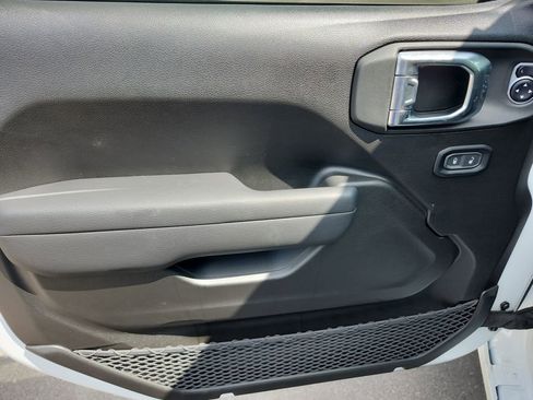 New 2025 Jeep Gladiator Sport image 12