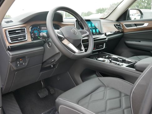 New 2026 Volkswagen Atlas SE image 3