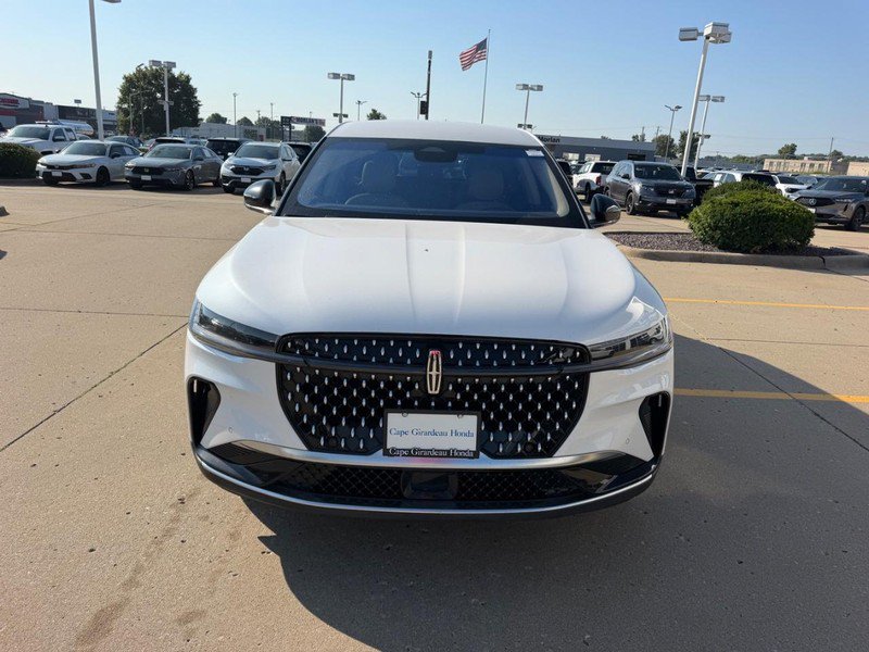 Used 2024 Lincoln Nautilus Premier AWD/4WD image 8