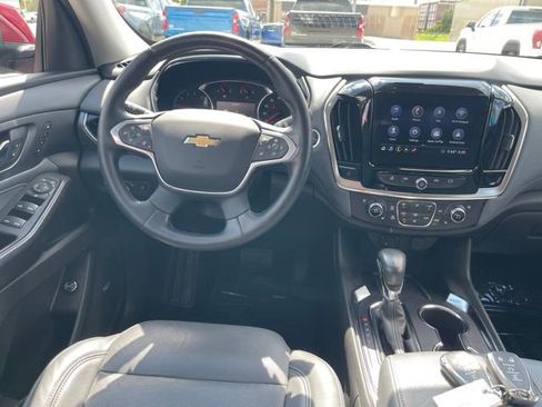 Used 2021 Chevrolet Traverse Premier FWD image 4