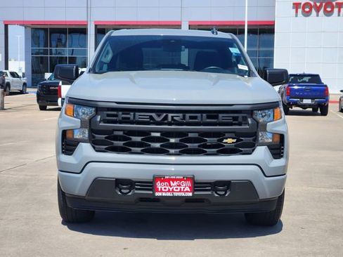Used 2024 Chevrolet Silverado 1500 Custom image 2
