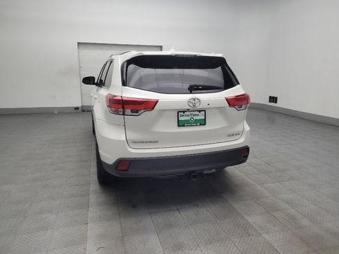Used 2019 Toyota Highlander SE image 6