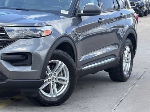 Used 2023 Ford Explorer XLT RWD image 3