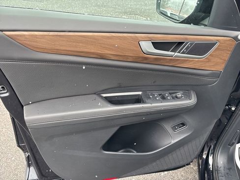 Used 2025 Volkswagen Atlas SE image 8