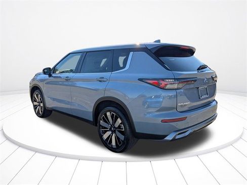 New 2026 Mitsubishi Outlander SE image 5