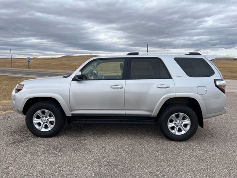 Used 2020 Toyota 4Runner SR5 image 2
