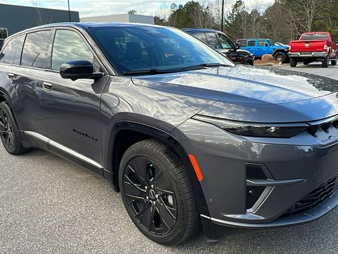 Used 2024 Jeep Wagoneer Launch Edition image 5