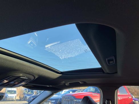 New 2025 Jeep Grand Cherokee Laredo image 8