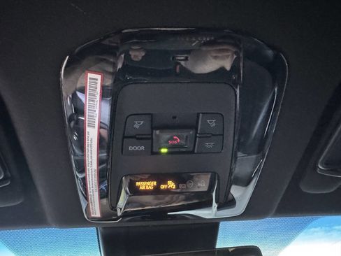 Used 2021 Toyota Venza Limited image 39