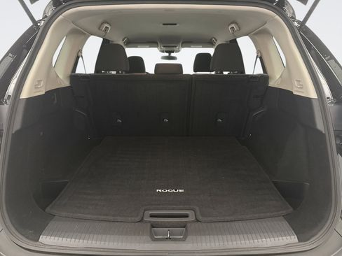 Used 2021 Nissan Rogue S image 19