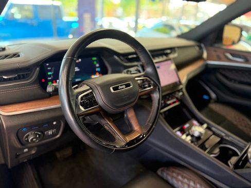 Used 2022 Jeep Grand Cherokee Summit w/ Luxury Tech Group V AWD/4WD image 38