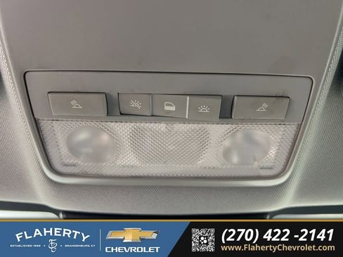 Used 2020 Chevrolet Trax LT w/ LT Convenience Package image 32