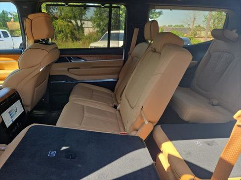Certified 2024 Jeep Grand Wagoneer Series III w/ HD Trailer Tow Package AWD/4WD image 16