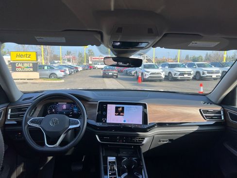 Used 2024 Volkswagen Atlas SE image 36