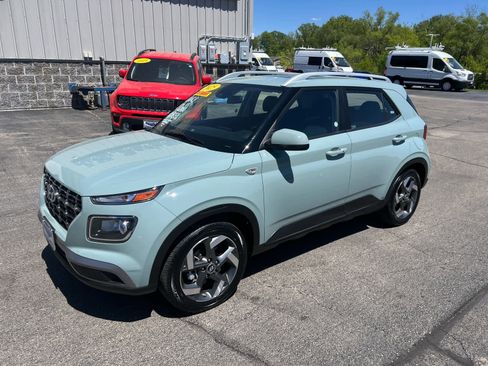 Used 2025 Hyundai Venue SEL FWD image 8