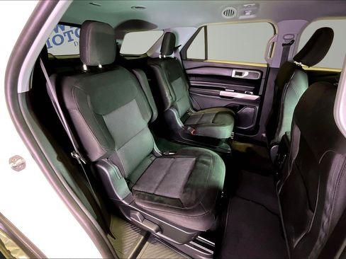 Used 2023 Ford Explorer XLT AWD/4WD image 25