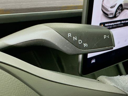 Used 2024 Tesla Model Y Long Range image 23