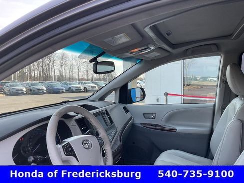 Used 2011 Toyota Sienna XLE w/ XLE Navigation Pkg image 31