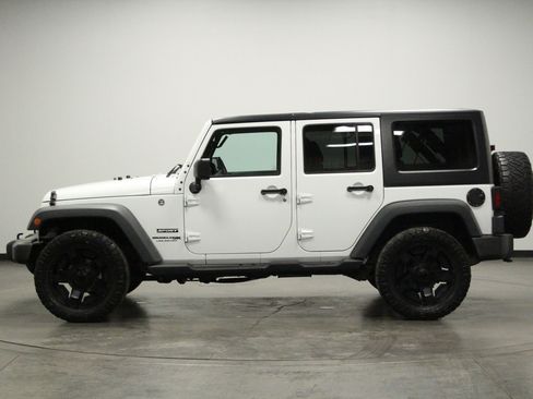 Used 2018 Jeep Wrangler Unlimited Sport S AWD/4WD image 5