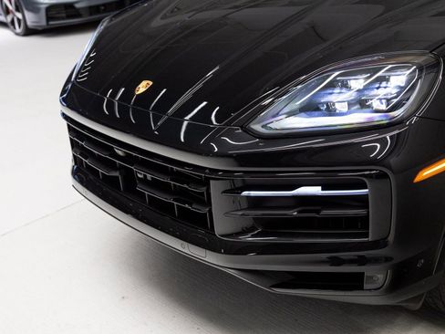Certified 2026 Porsche Cayenne Coupe AWD/4WD image 32