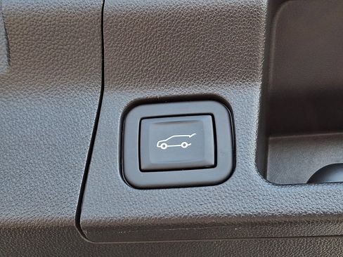 Certified 2023 GMC Acadia SLE w/ Driver Convenience Package image 30