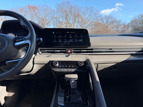 Used 2025 Hyundai Elantra SEL image 18