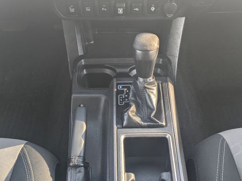 Used 2021 Toyota Tacoma TRD Sport w/ Technology Package image 22