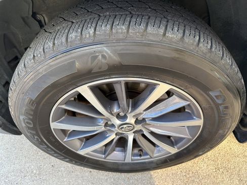 Used 2017 Toyota Highlander XLE image 23