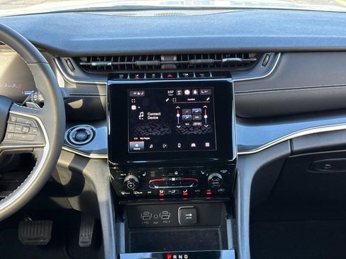 Used 2023 Jeep Grand Cherokee L Laredo image 14