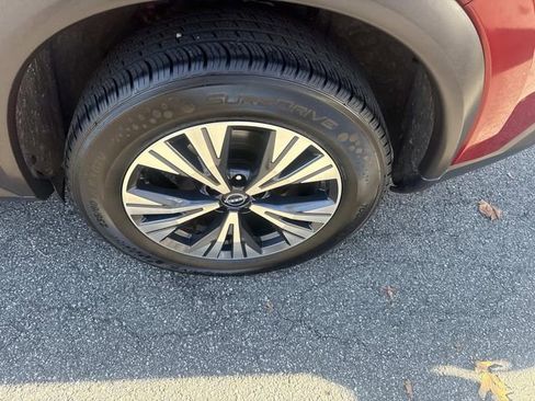 Used 2023 Nissan Rogue SV image 14