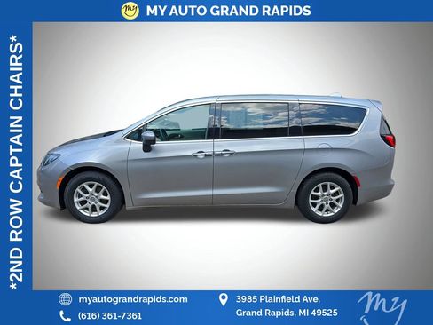 Used 2017 Chrysler Pacifica Touring FWD image 4