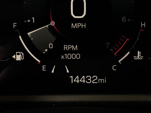 Used 2025 GMC Acadia Elevation image 15