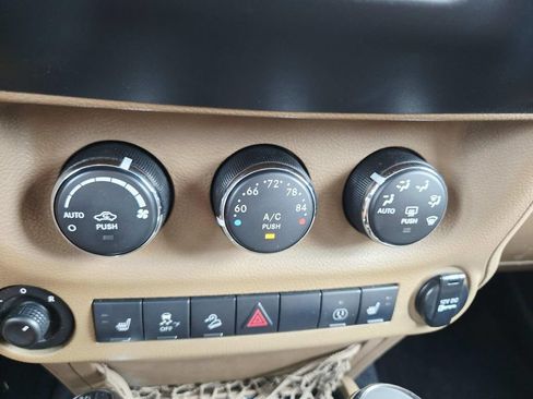 Used 2013 Jeep Wrangler Unlimited Sahara w/ Dual Top Group AWD/4WD image 32