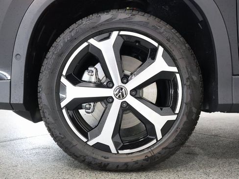 New 2025 Volkswagen Tiguan SE image 5