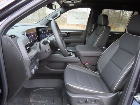 New 2026 Chevrolet Suburban Premier image 25