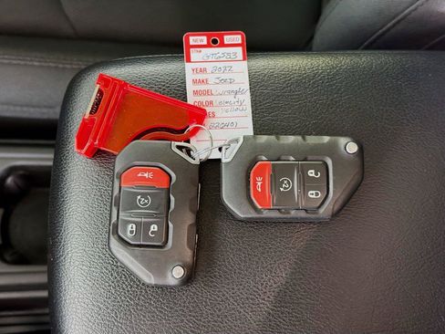 Used 2022 Jeep Wrangler Unlimited Sport AWD/4WD image 4