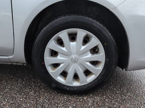 Used 2016 Nissan Versa SV FWD image 11