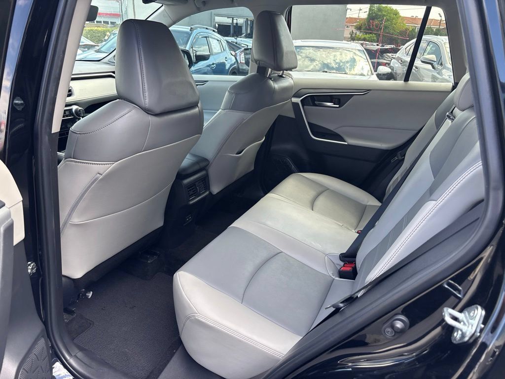 Used 2022 Toyota RAV4 XLE Premium FWD image 12