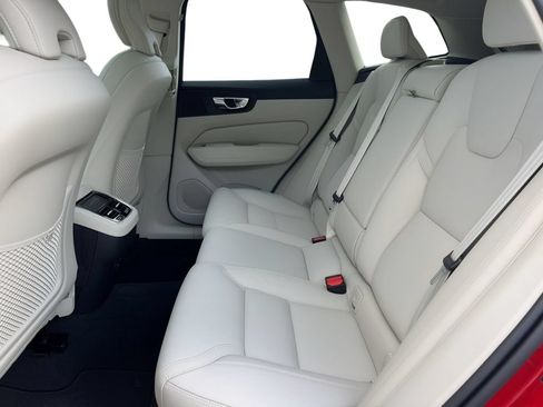 Used 2025 Volvo XC60 B5 Ultra AWD/4WD image 7