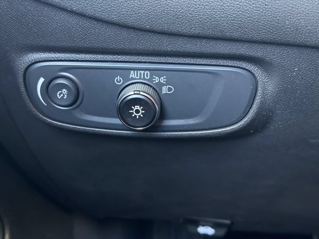Used 2024 Chevrolet Equinox LT FWD image 18