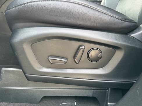 Used 2024 Ford Explorer Limited image 16