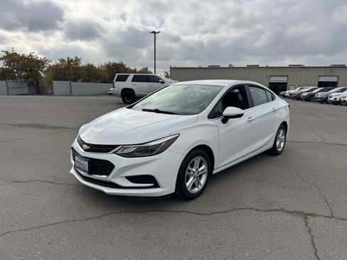 Used 2017 Chevrolet Cruze LT w/ Convenience Package image 5