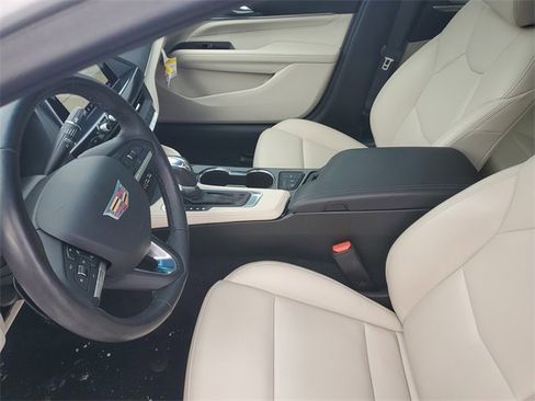 Certified 2025 Cadillac CT4 Luxury image 25