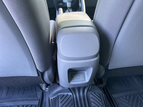 Used 2024 Hyundai Elantra SEL FWD image 28