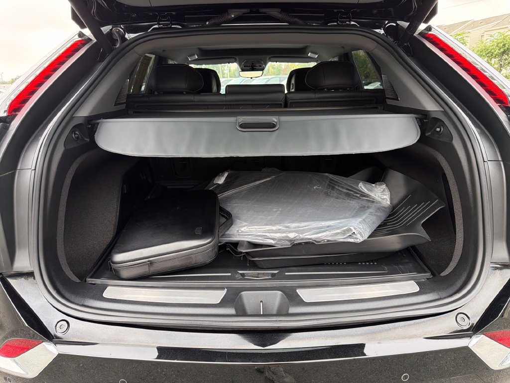 Used 2025 Cadillac Optiq Luxury 2 w/ LPO, Floor Liner Package AWD/4WD image 15