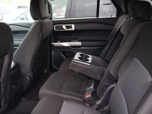Used 2023 Ford Explorer XLT AWD/4WD image 7