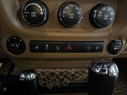 Used 2013 Jeep Wrangler Unlimited Sahara w/ Connectivity Group image 18