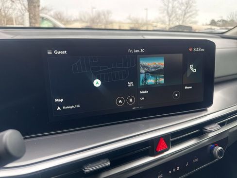 New 2025 Kia Sorento S image 3