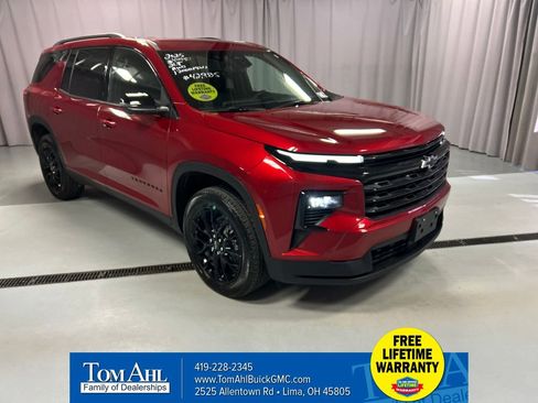 Used 2025 Chevrolet Traverse LT w/ Enhanced Driving Package image 1