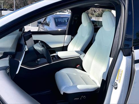 Used 2022 Tesla Model X image 7